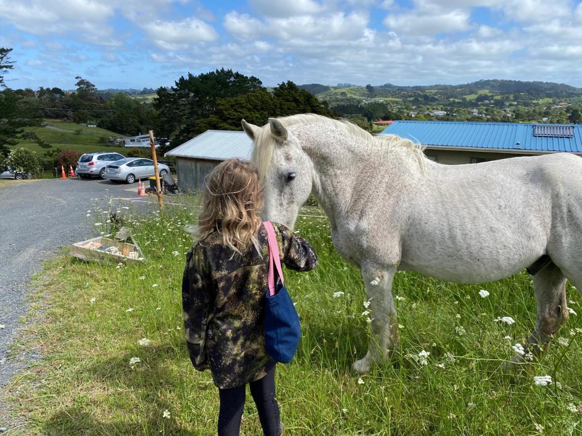Pukeatua Farmstay Waimauku Exteriör bild